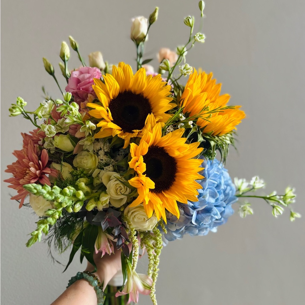 Vibrant Sunflower and Hydrangea Bouquet